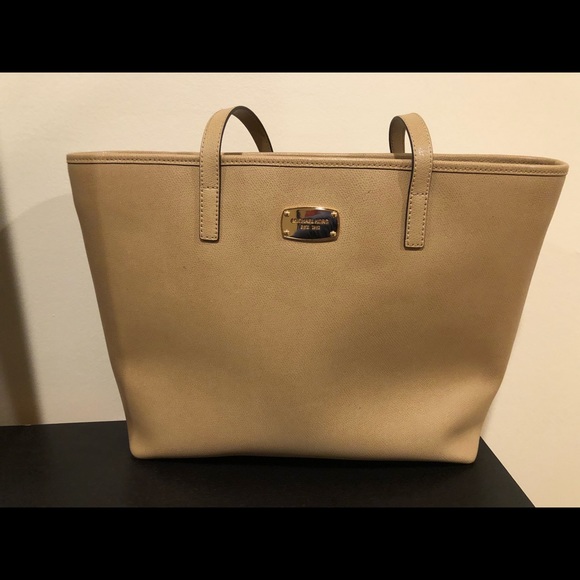 Michael Kors Handbags - Michael Kors Tote Michael Kors Handbags - Michael Kors Tote